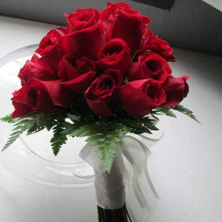 Bouquets de novia con rosas rojas